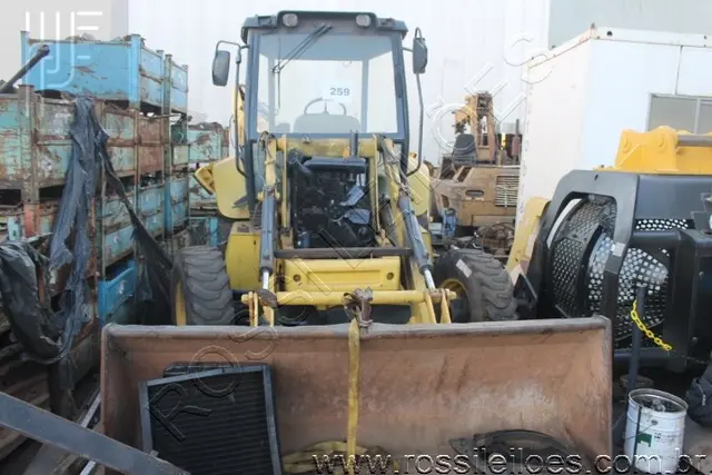 RETROESCAVADEIRA NEW HOLLAND