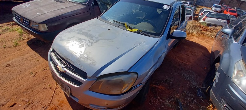SUCATA APROVEITÁVEL COM MOTOR INSERVÍVEL