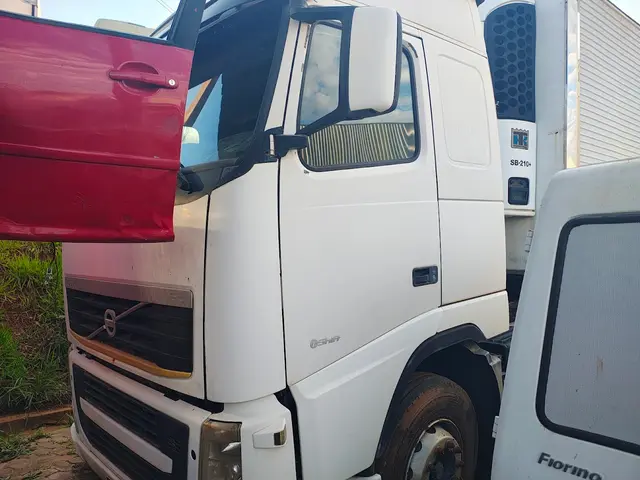 TRAÇÃO VOLVO FH 520 6X2T, ANO 2011/2011