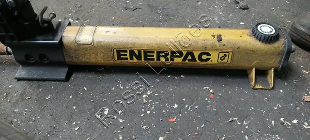 BOMBA HIDRÁULICA MANUAL ENERPAC MOD. P391 - 700BAR - NO ESTADO