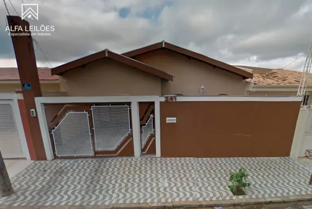 Casa à Venda