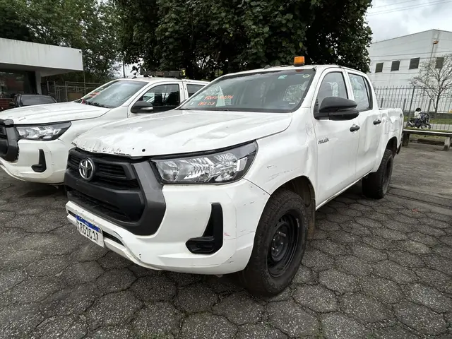 I/TOYOTA HILUX CDLOWM4FD-2023/2024-CAMINHONETE-APL-CAMPO GRANDE-VEÍCULO CONSERVADO