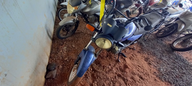 SUCATA APROVEITÁVEL COM MOTOR INSERVÍVEL