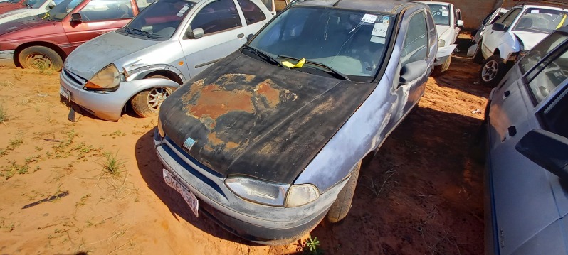 SUCATA APROVEITÁVEL COM MOTOR INSERVÍVEL