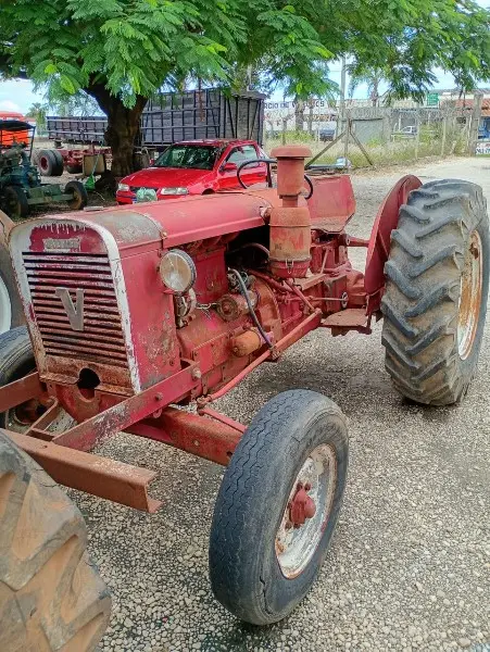 TRATOR VALMET 700D; ANO 1960 - FUNCIONANDO
