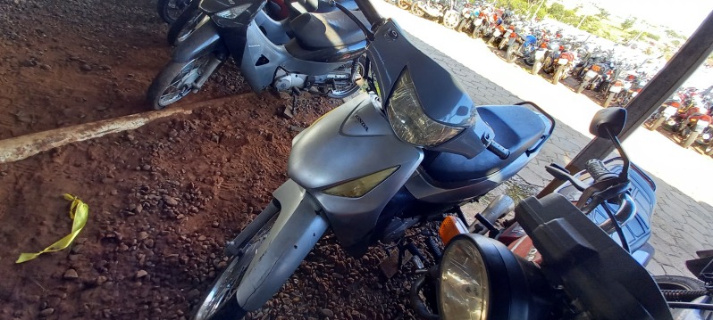SUCATA APROVEITÁVEL COM MOTOR INSERVÍVEL