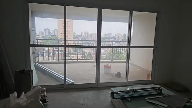 PORTA DE VIDRO; MEDIDAS: 3,55M X 2.20M - DESMONTADO