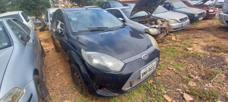 SUCATA APROVEITÁVEL COM MOTOR INSERVÍVEL