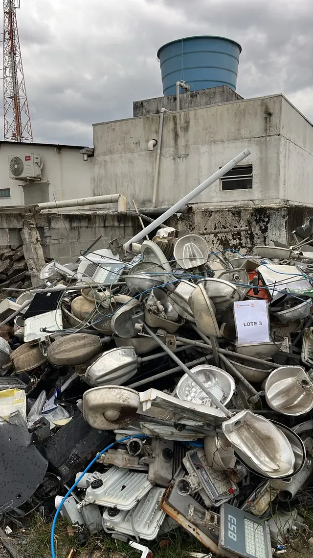 LOTE 12: SUCATA FERROSA E OUTROS METAIS