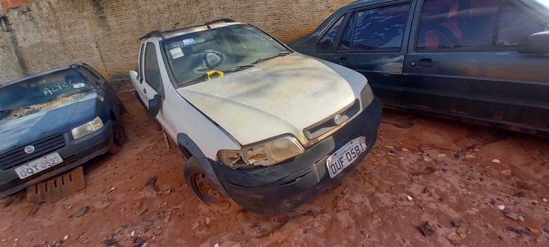SUCATA APROVEITÁVEL COM MOTOR INSERVÍVEL