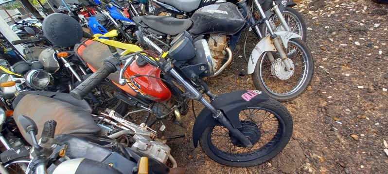 SUCATA APROVEITÁVEL COM MOTOR INSERVÍVEL