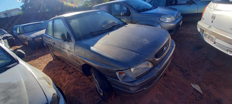 SUCATA APROVEITÁVEL COM MOTOR INSERVÍVEL