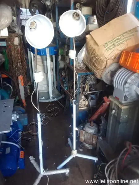 2 un. pedestal foco de luz