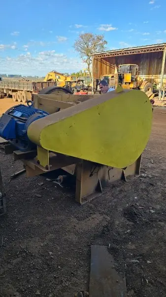BRITADOR DE MANDÍBULA MARCA PLANG MODELO 9026; EQUIP. COM MOTOR WEG - EQUIP. FUNCIONANDO