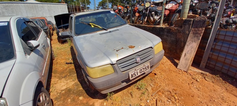 SUCATA APROVEITÁVEL COM MOTOR INSERVÍVEL
