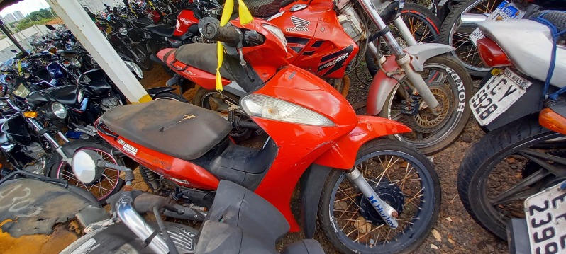 SUCATA APROVEITÁVEL COM MOTOR INSERVÍVEL