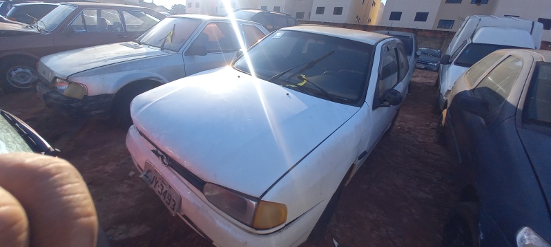 SUCATA APROVEITÁVEL COM MOTOR INSERVÍVEL