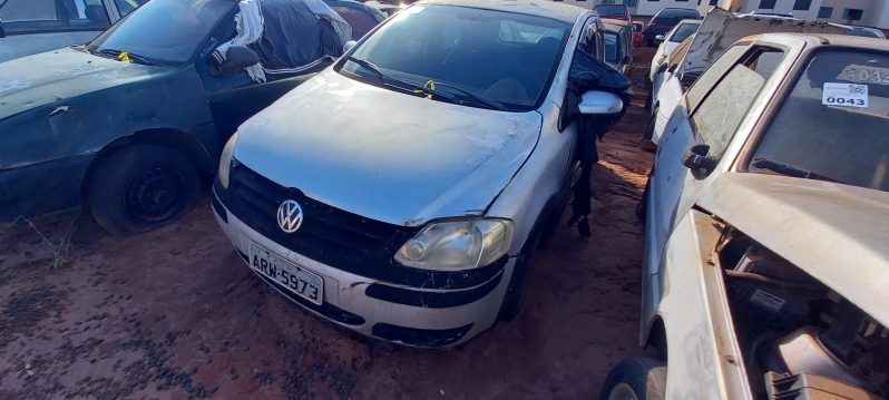 SUCATA APROVEITÁVEL COM MOTOR INSERVÍVEL
