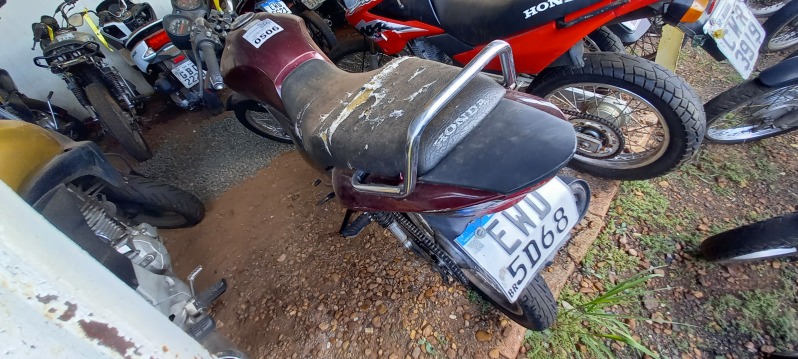 SUCATA APROVEITÁVEL COM MOTOR INSERVÍVEL
