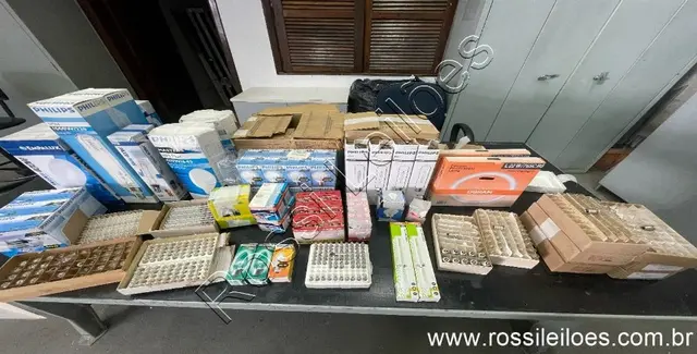 LÂMPADAS, SOQUETES E LUMINÁRIAS DIVERSAS NO ESTADO EM QUE SE ENCONTRA