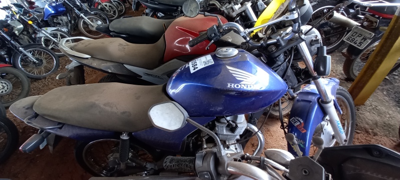SUCATA APROVEITÁVEL COM MOTOR INSERVÍVEL