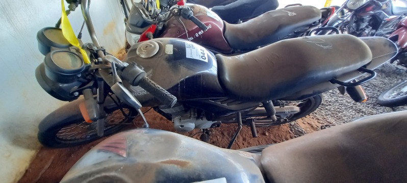 SUCATA APROVEITÁVEL COM MOTOR INSERVÍVEL