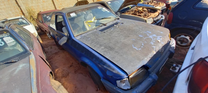 SUCATA APROVEITÁVEL COM MOTOR INSERVÍVEL
