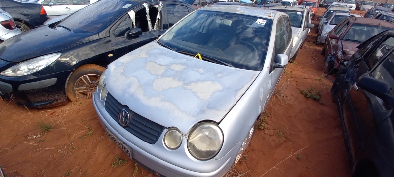 SUCATA APROVEITÁVEL COM MOTOR INSERVÍVEL