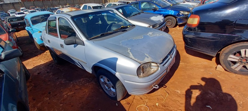 SUCATA APROVEITÁVEL COM MOTOR INSERVÍVEL