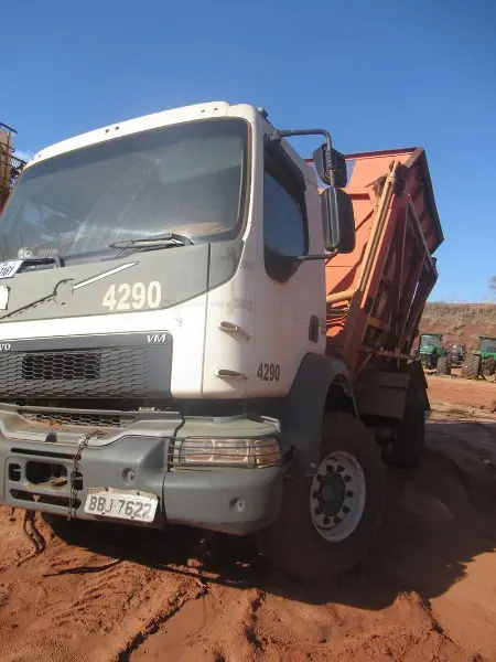 CAMINHÃO VOLVO VM 270 6X4R - ANO 2017/2017 - BRANCO - (TRANSBORDO) - EQP.11140142/261 - LOC. IVATÉ