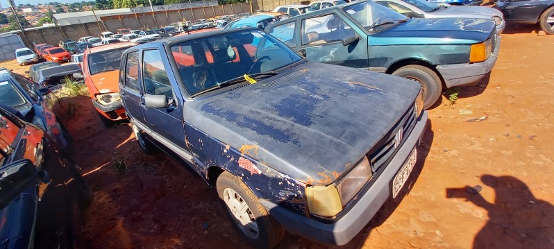 SUCATA APROVEITÁVEL COM MOTOR INSERVÍVEL