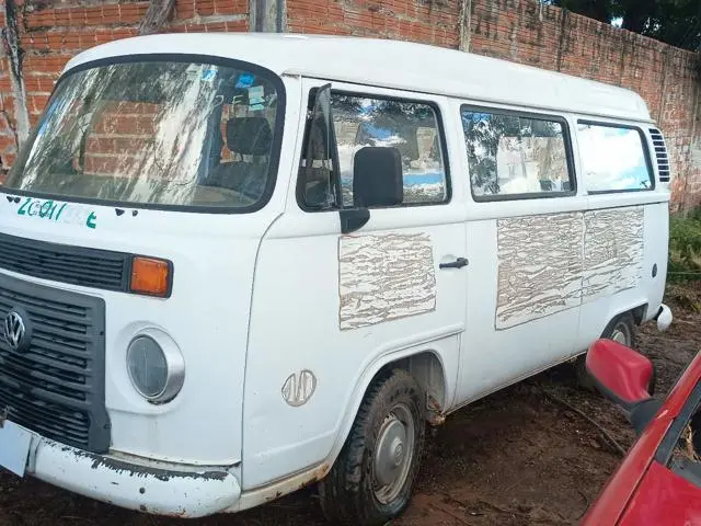 VOLKSWAGEN - KOMBI