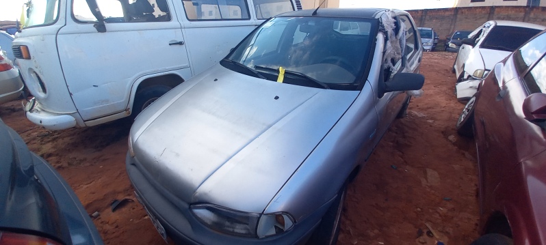SUCATA APROVEITÁVEL COM MOTOR INSERVÍVEL