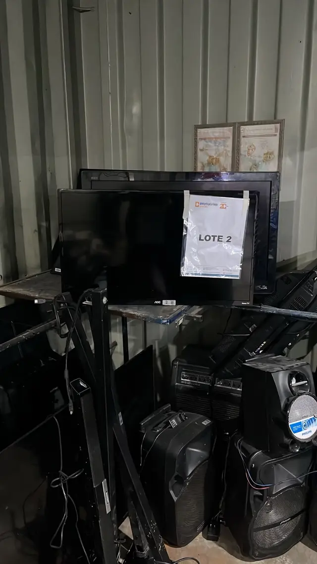 LOTE 02: SUCATA DE AUDIO, VÍDEO E SOM
