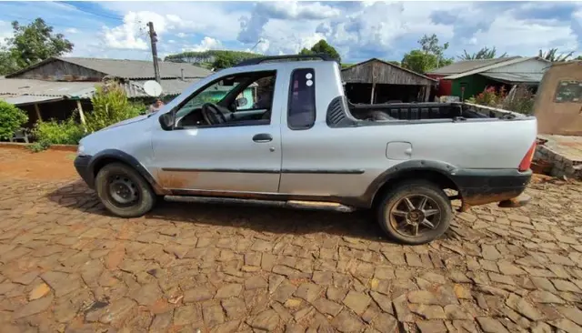 Fiat Strada CE, ano/modelo 2003/2004