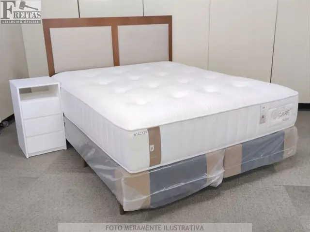 LOTE COM CAMA BOX QUEEN