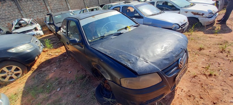 SUCATA APROVEITÁVEL COM MOTOR INSERVÍVEL