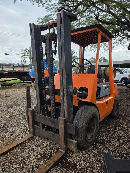 EMPILHADEIRA TOYOTA; CAP. 2000KG; ANO INDEFINIDO