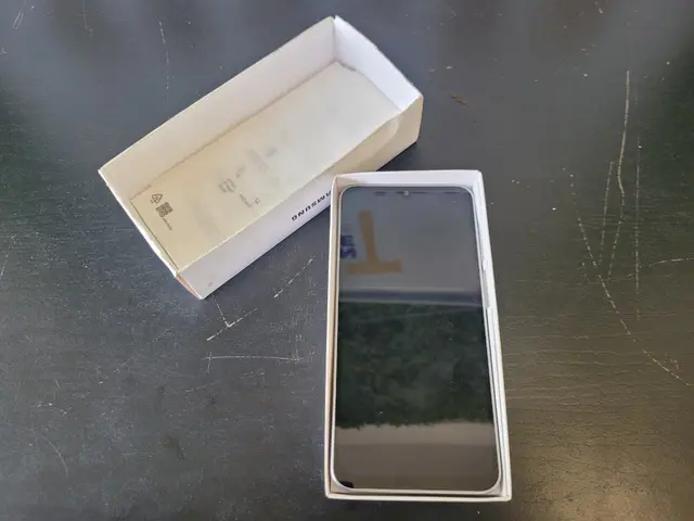 CELULAR SAMSUNG GALAXY A17 COM IA, 256GB, 8GB RAM, CÂMERA DE 50MP, TELA DE 6,7 POLEGADAS, NFC E IP54 — CINZA