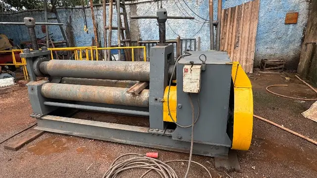 CALANDRA DE 1.60M DE COMPRIMENTO; EIXOS DE 10 POLEGADAS; DOBRA CHAPA ATÉ 1 E 1/4