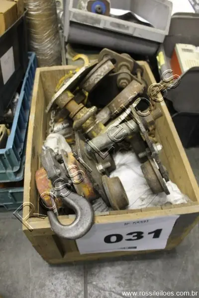 06 PÇS TALHAS MANUAIS, 3 TROLLEY NO ESTADO EM QUE SE ENCONTRA