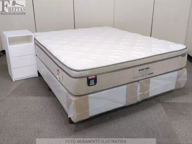 LOTE COM CAMA BOX QUEEN
