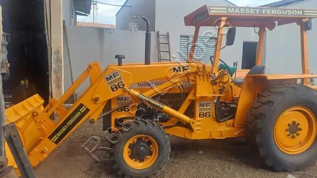 [ VÍDEO ] PÁ CARREGADEIRA MASSEY FERGUSSON MOD. MF 86 ANO APROX. 2000 (PUL A-PULA) - FUNCIONANDO