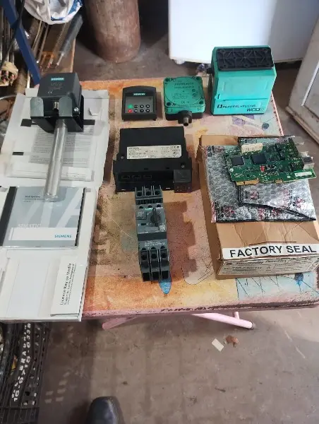Lote de material elétrico