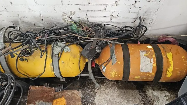 LOTE COM 2 CILINDROS DE GÁS GNV E OUTROS