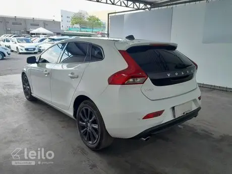 VOLVO/V40 T4 COMFORTLI (4P)