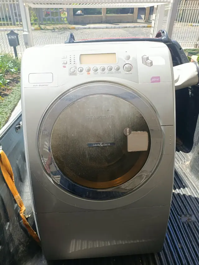 Lote 01 - 01 maquina lava e seca Brastemp, avaliada em R$ 600,00