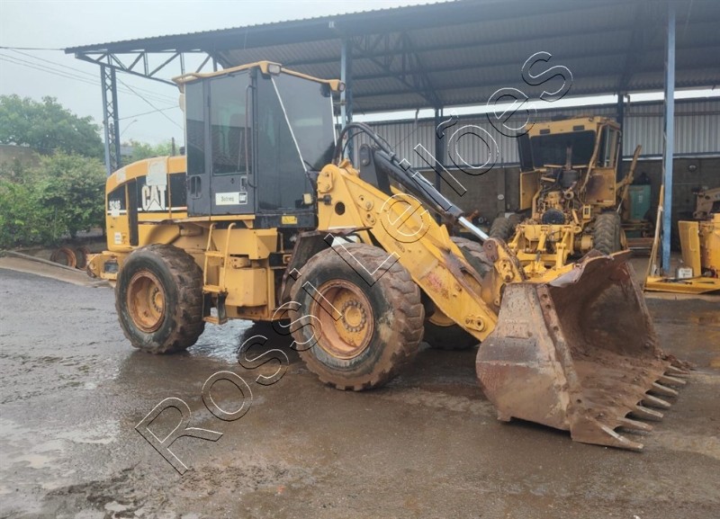 [ VÍDEO ] PÁ CARREGADEIRA CATERPILLAR MOD.924G ANO 2004 - FUNCIONANDO