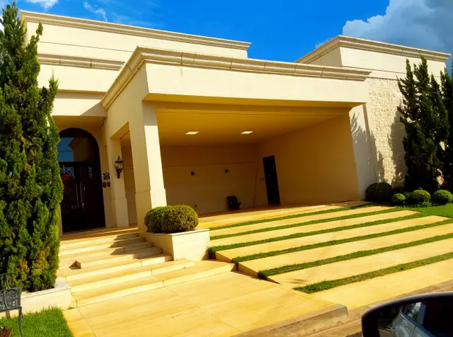 RIO VERDE/GO - Casa no Condomínio Residencial Villa Capri.