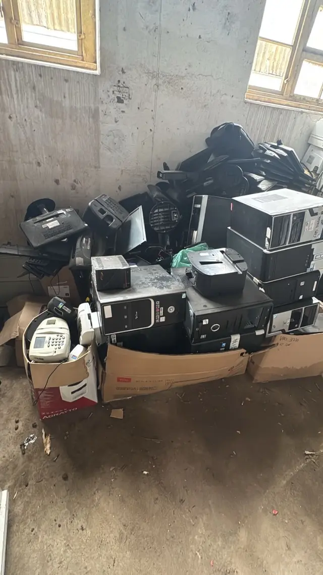 ELETRÔNICOS DA SAÚDE, contendo computadores